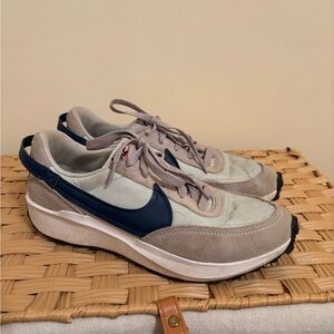 Nike Women’s Size 9 Gray Waffle Debut